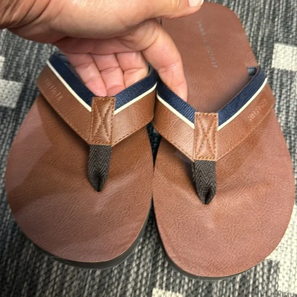 Tommy Hilfiger Brand New Size 11 Flip Flops - Picture 3 of 3